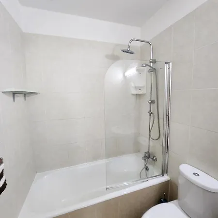 Panoramic Hilltops A04 아파트 페이야